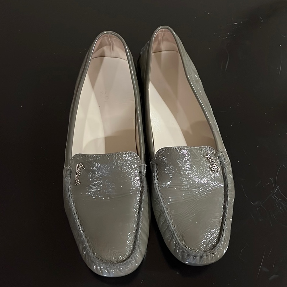 Gucci driving flat size 40.   Very good condition.